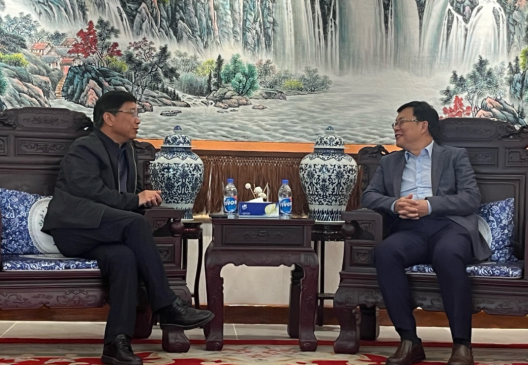 乐天使资源王平卫董事长拜会周鼎大使