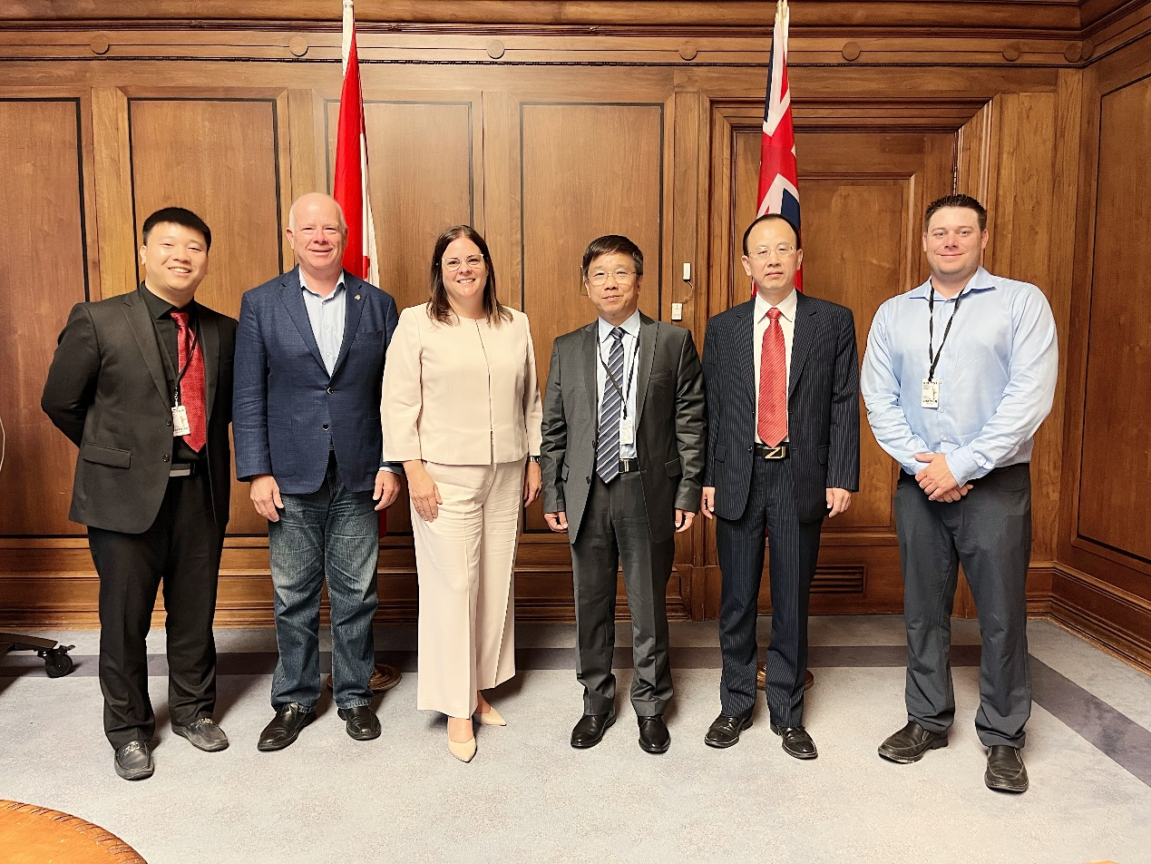 乐天使资源集团董事长王平卫拜会加拿大曼尼托巴省省长